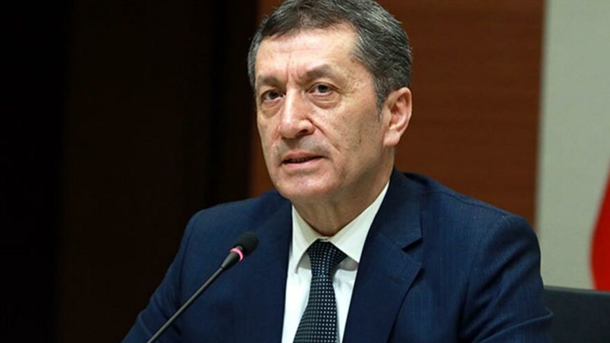 Eski Bakan Ziya Selçuk’tan gece yarısı yüz yüze eğitim mesajı