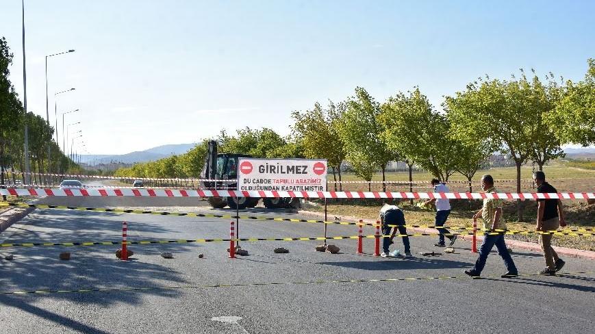 Arsasından geçen yolu kapattı, savcılık yolu açtırdı