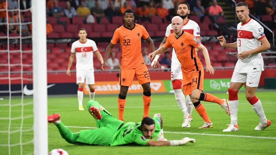 Hollanda karşısında tel tel dökülen A Milli Takım’da Şenol Güneş tepkisi…