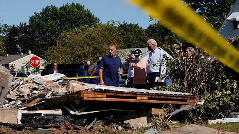 Joe Biden, Ida Kasırgası’ndan etkilenen New Jersey’i ziyaret etti