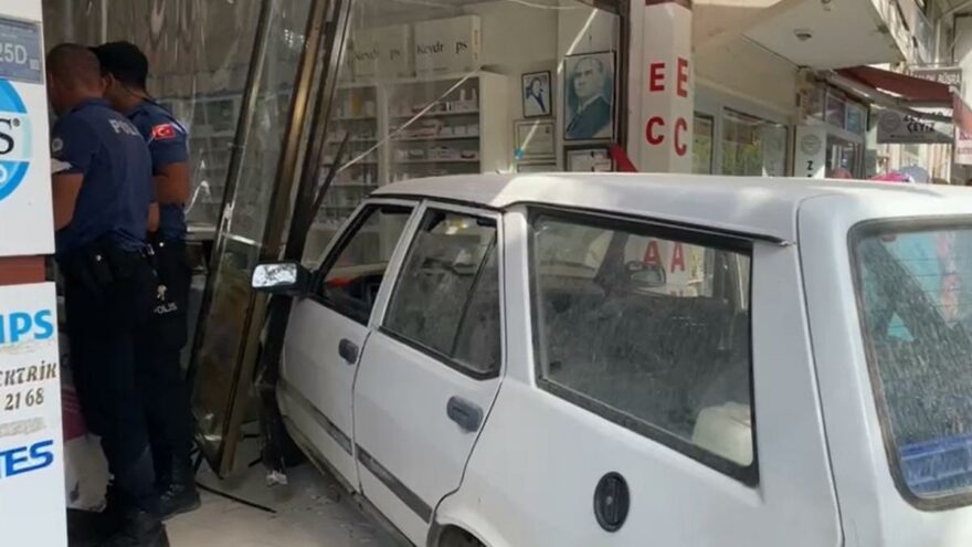 Ablasıyla tartıştı, otomobiliyle çalıştığı eczaneye girdi