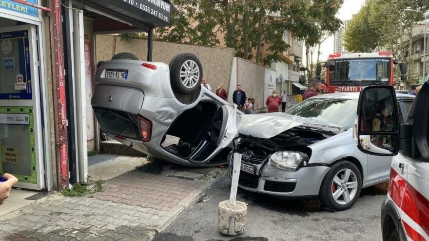 Kadıköy’de otomobil takla attı, anne ve kızı yaralandı