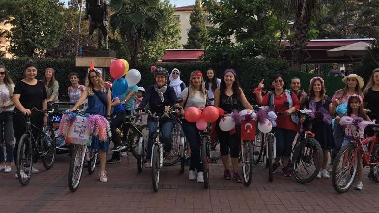 ‘Süslü Kadınlar Bisiklet Turu’