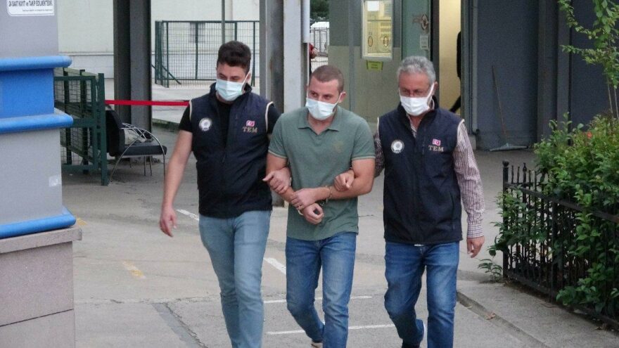 Araştırma görevlisi ve 2 üniversiteli FETÖ’den gözaltında