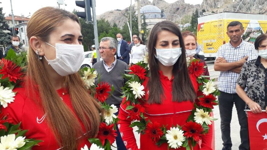 Tokyo Paralimpik Oyunları’nın altın kızlarına coşkulu karşılama