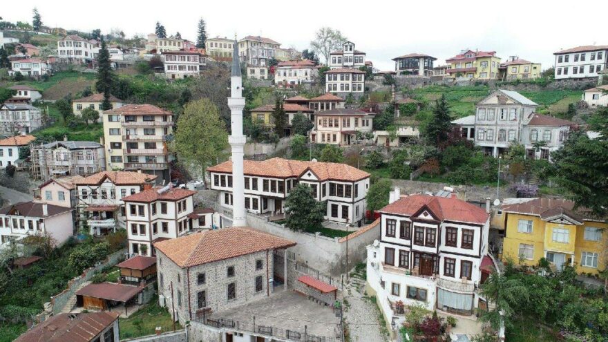AKP’li belediye tasarrufu unuttu: 898 binlik mobilya…