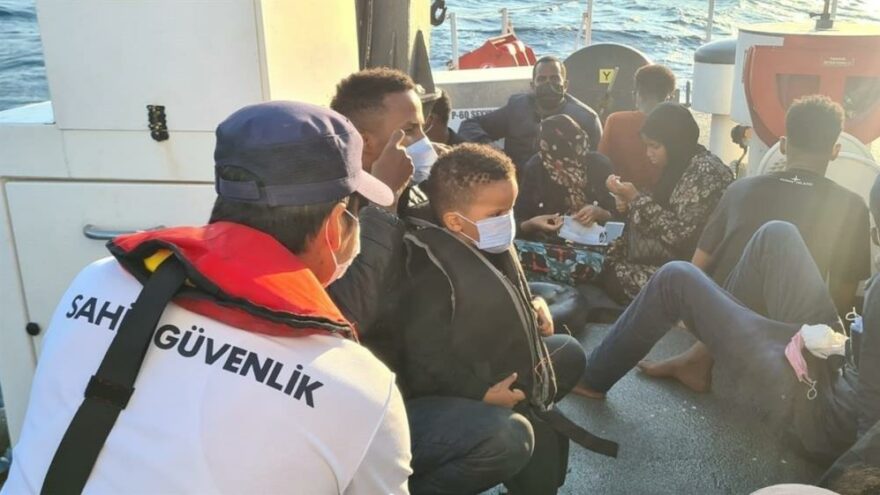 Kuşadası’nda 30 düzensiz göçmen kurtarıldı