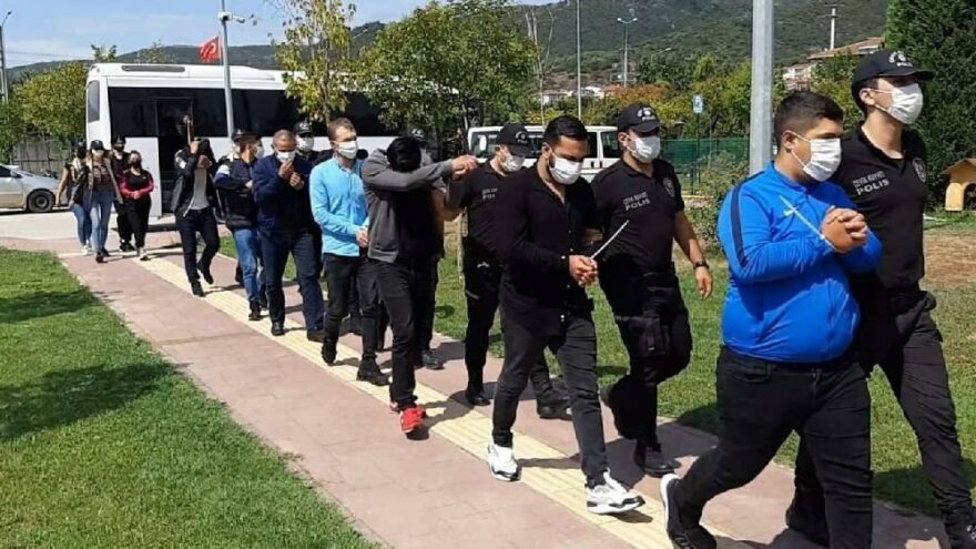 İnternetten kredi verme bahanesiyle dolandırdılar