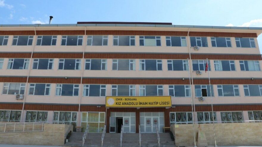 Lisede misafir öğrencilere haremlik-selamlık uygulama
