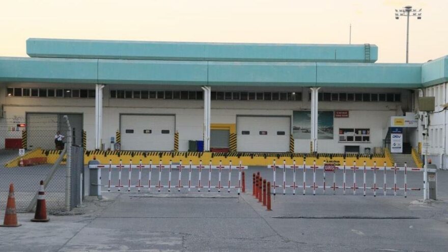 Adana Havalimanı’nda klima motoru patladı