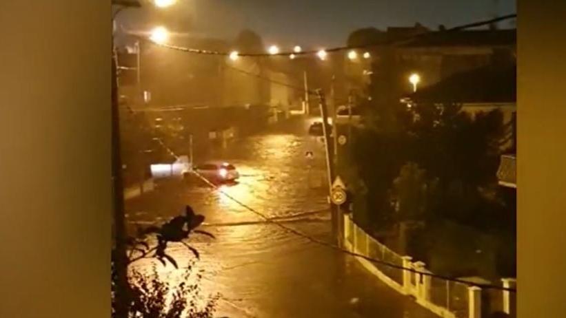Agen kentinde 2 saatte 2 aylık yağmur yağdı