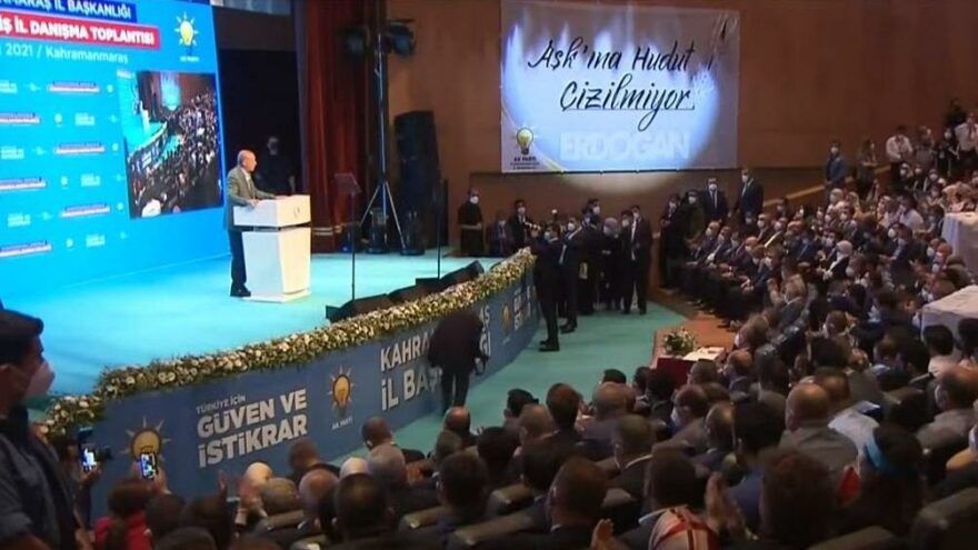 AKP’den dikkat çeken hudut pankartı