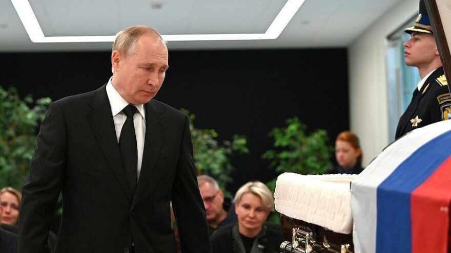 Putin’den tatbikatta ölen Bakan Ziniçev’e veda