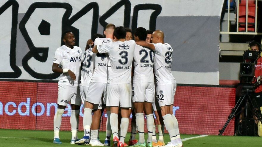 Fenerbahçe 12 sezon sonra ilk peşinde!