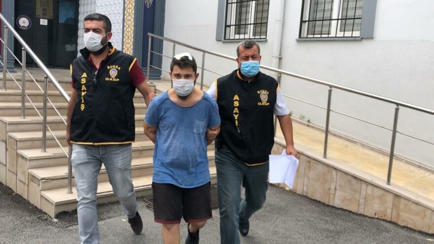 Eşini bıçakla rehin alan koca tutuklandı