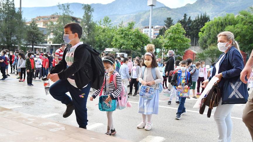 Bazı okullarda yeni uygulama başlıyor! Bakan Koca detayları açıkladı