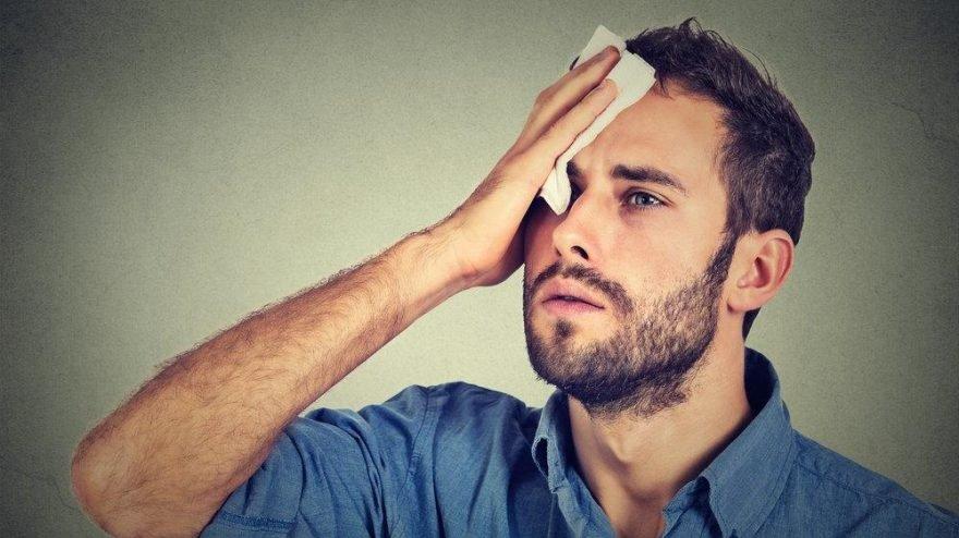 Aşırı terlemek farklı hastalıkların habercisi olabilir