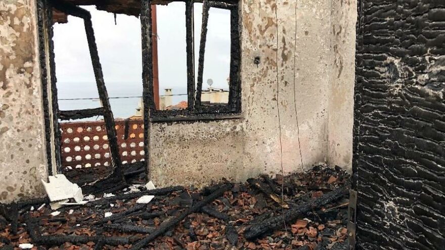 Köpeğini şikayet eden kişinin evini yaktı