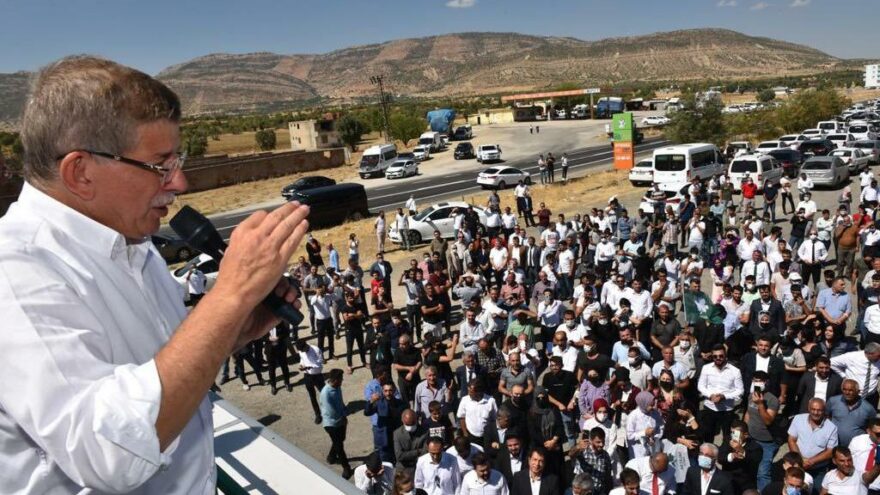 Davutoğlu: Özgürlükleri sınırlayan otoriterlik hep 3 fay hattını kullandı
