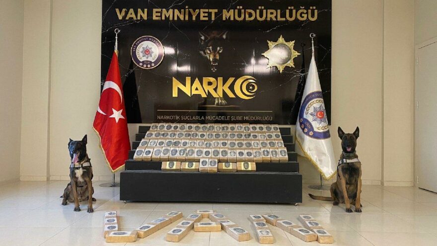 Van’da boş arazide 104 kilo eroin bulundu
