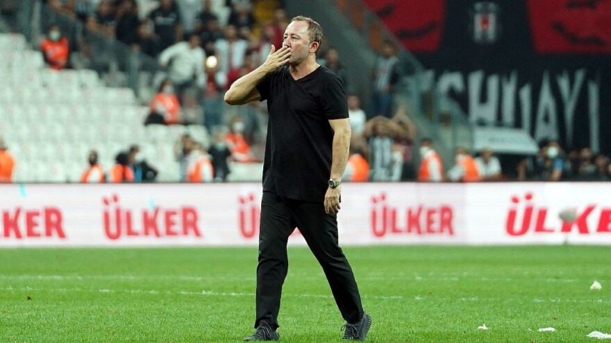 Taraftar istedi, Sergen Yalçın sahaya çıktı