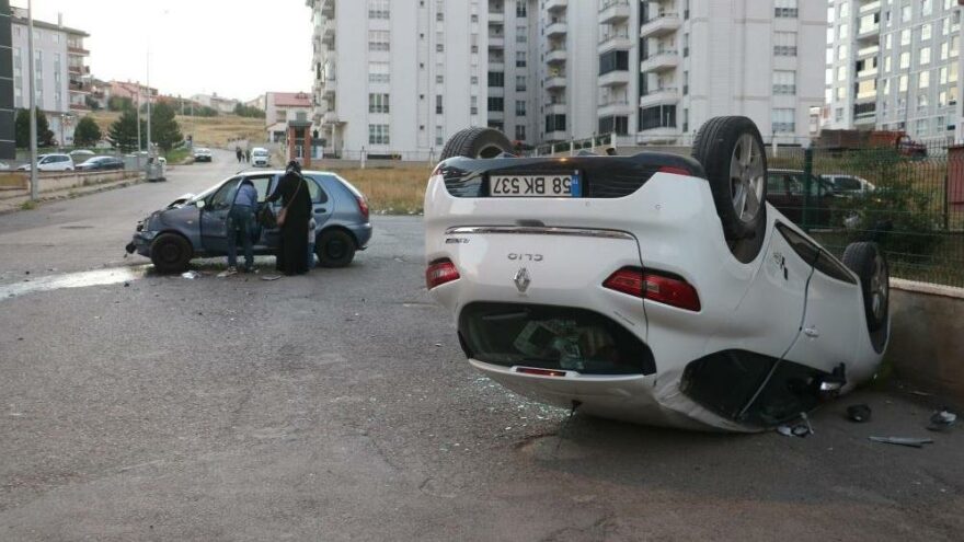 Ters dönen otomobilden burnu bile kanamadan çıktı