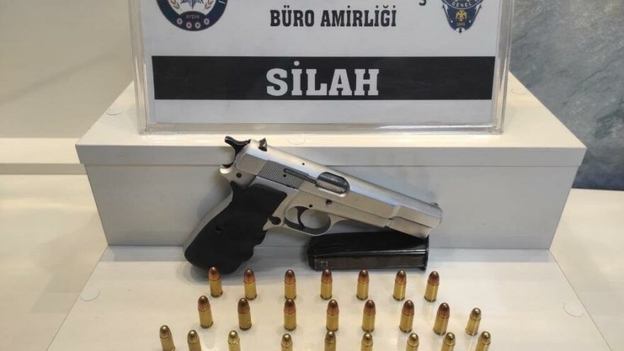 Uygulama noktasında durdurulan araçtan cephanelik çıktı