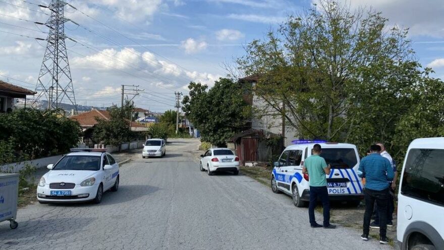 Bastıkları evde tüfekle vuruldular