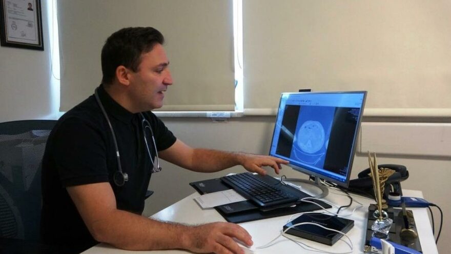 14 binin üzerinde Covid hastasını iyileştiren profesörden çarpıcı aşı açıklaması