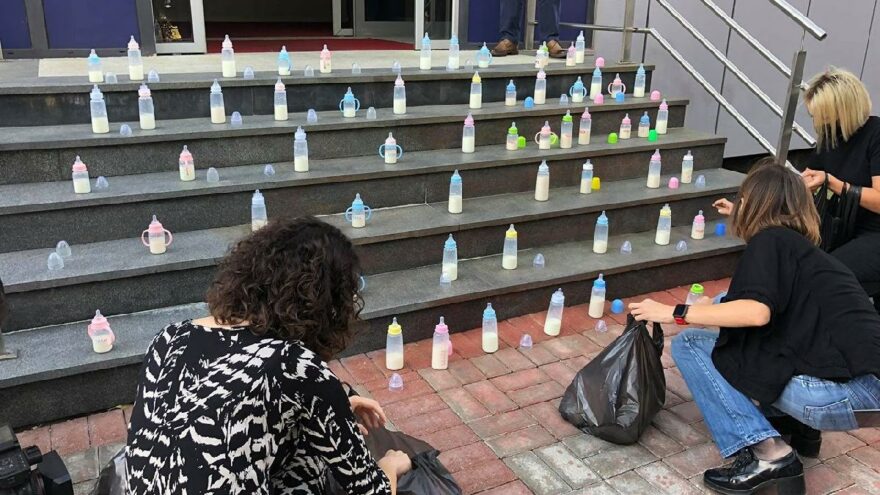 Muhalefetten biberonlu Covid-19 protestosu