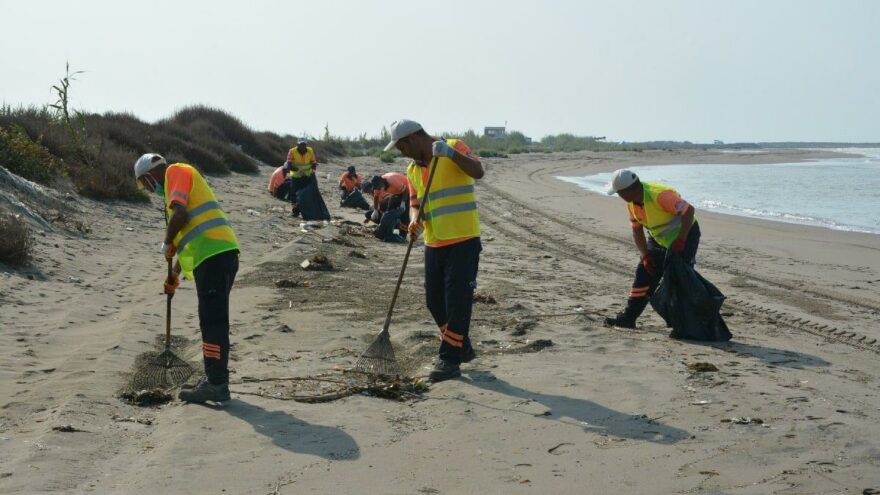 Suriye’den denize sızan petrol atıkları Mersin sahillerine ulaştı