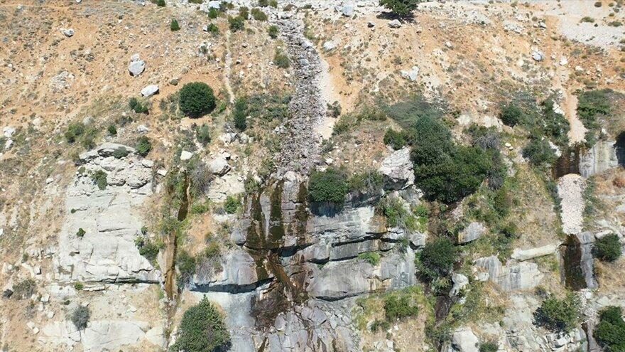 Antalya’nın Akdağ eteklerindeki Uçarsu Şelalesi kurudu