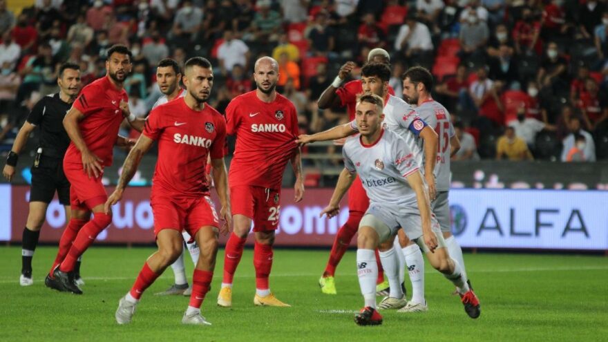 Gaziantep FK ilk galibiyetini Antalyaspor’a karşı aldı