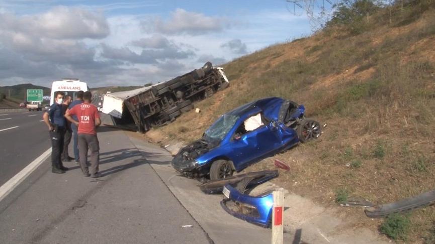 Kuzey Marmara otoyolunda feci kaza: TIR otomobili ezdi