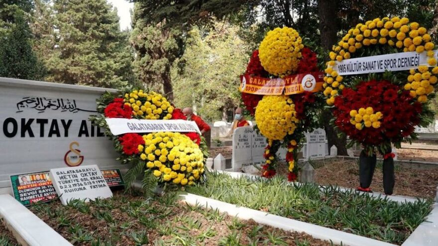 Metin Oktay, kabri başında anıldı