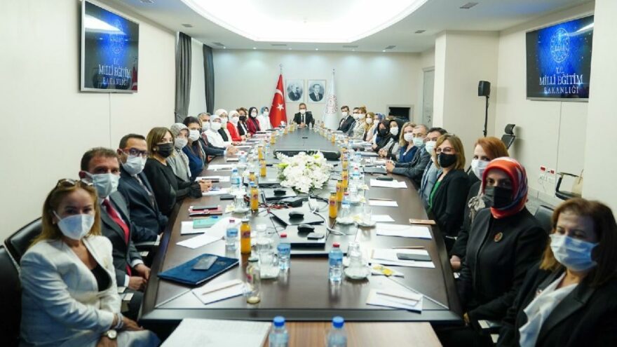 Bakan Özer: Olgunlaşma enstitüleri AR-GE merkezi olacak