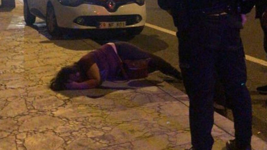 Sokak ortasında döve döve bayılttı