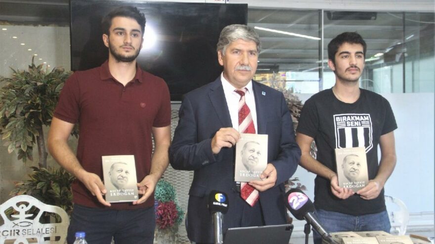 TEİAŞ Bölge Müdürü Cumhurbaşkanı Erdoğan’ın kaleme aldığı kitaptan 2 bin 23 tane alıp ücretsiz dağıttı