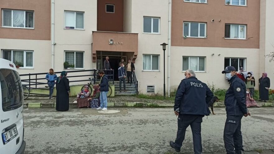 Turşu bidonu almak için indiği bodrumda komşusunun cesedini buldu