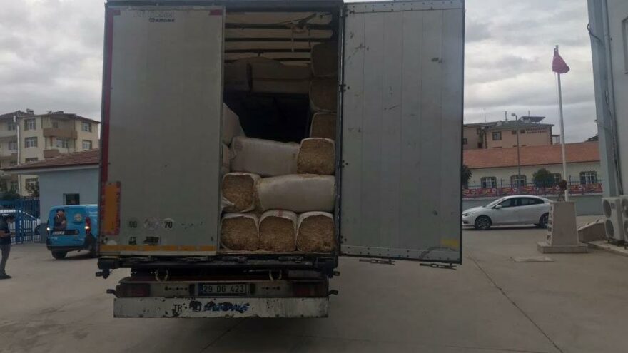 Saman balyalarının arasında 69 göçmen yakalandı