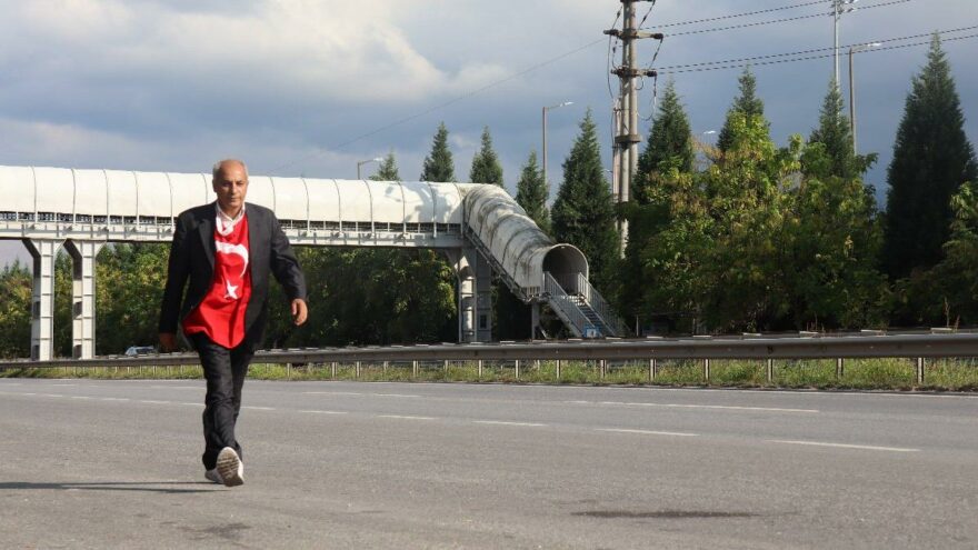 Aşı olmayıp PCR testi yaptırmayınca 450 km uzaklıktaki evine yürümek zorunda kaldı