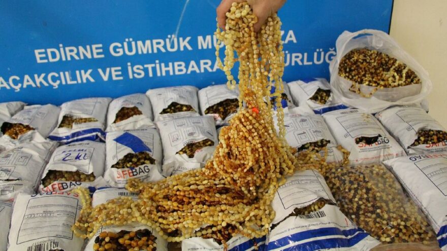 Sahaya bırakılan poşette 1 milyon liralık kehribar