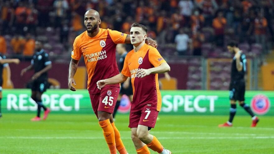 Galatasaray taraftarlarından Marcao ve Kerem tezahüratı