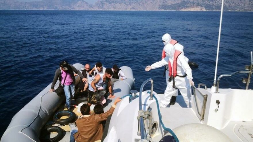 Marmaris’te 15 düzensiz göçmen kurtarıldı