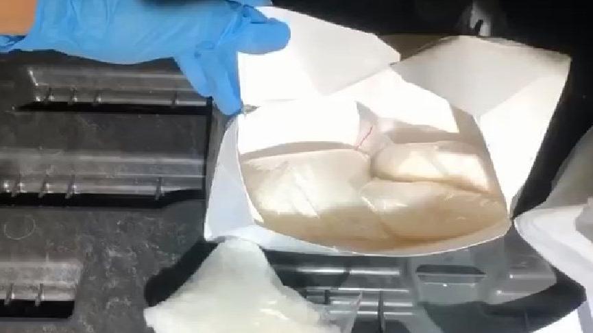 Aydın’da durdurulan otomobilde 2 kilo uyuşturucu ele geçirildi