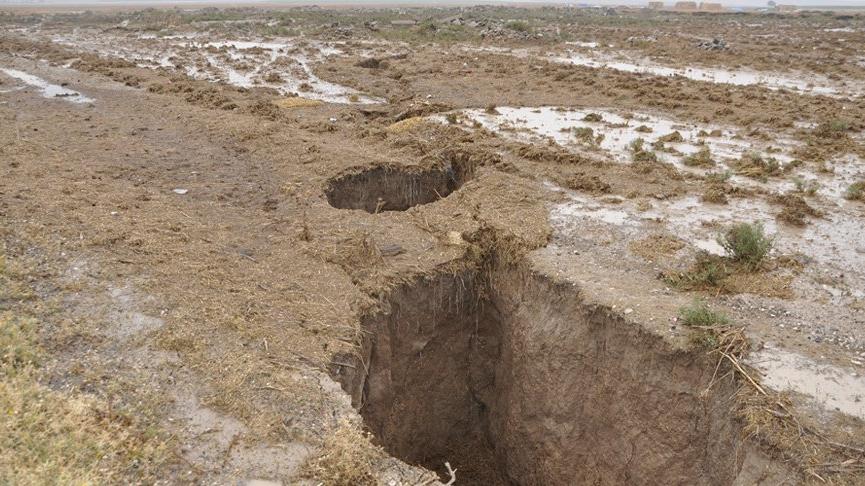 Konya’daki dev yarıklar korkutmuştu! Oluşma sebebi açıklandı