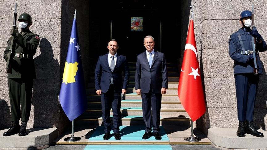 Bakan Akar, Kosovalı mevkidaşıyla görüştü