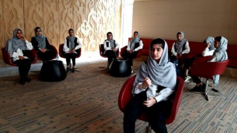 Taliban, kız öğrencilerin ortaokula gitmesini yasakladı