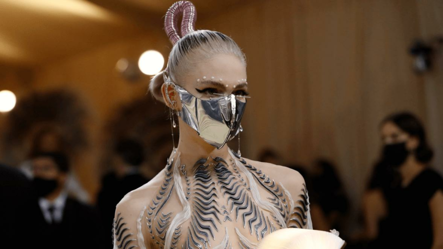 Grimes’tan itiraf: “Anne sözcüğüyle özdeşleşemiyorum”