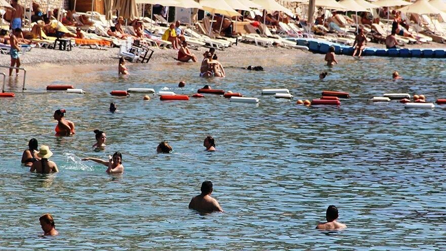 35 dereceyi gören sahile koştu